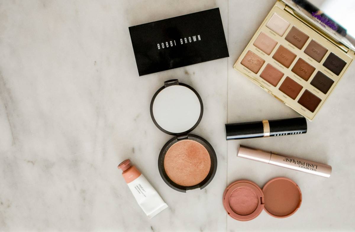 Mastering Chic Evening Cosmetics for an Unforgettable Prom Night